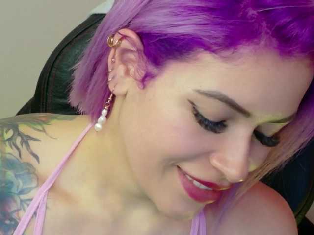 Ivypoison10's BongaCams show and profile