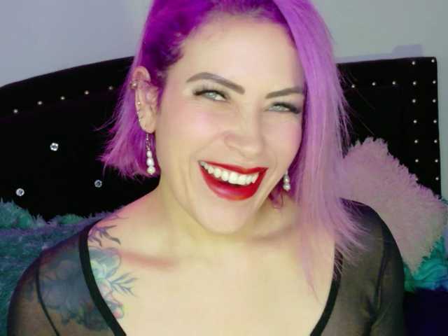 Ivypoison10's BongaCams show and profile