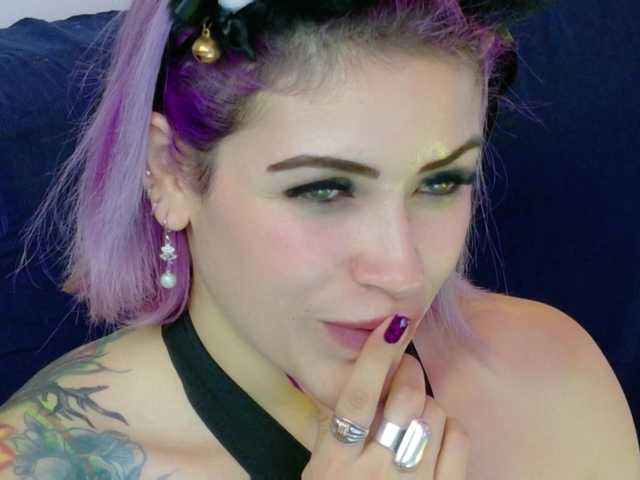 Ivypoison10 live cam on BongaCams