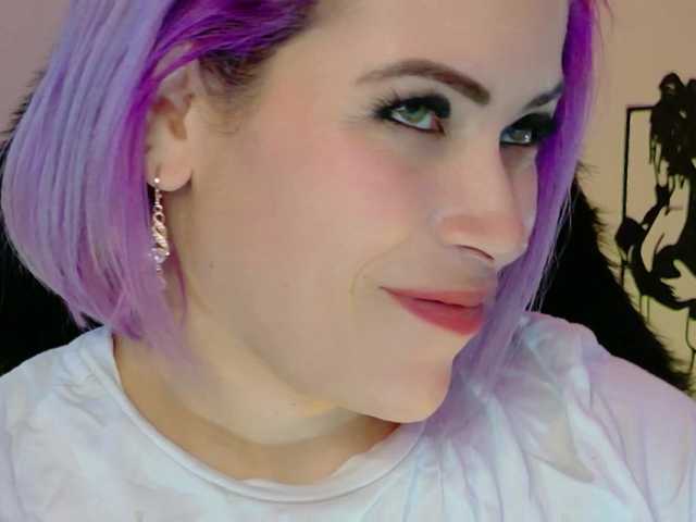 Ivypoison10 live cam on BongaCams