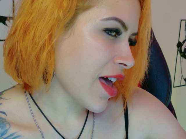 Ivypoison10 live cam on BongaCams