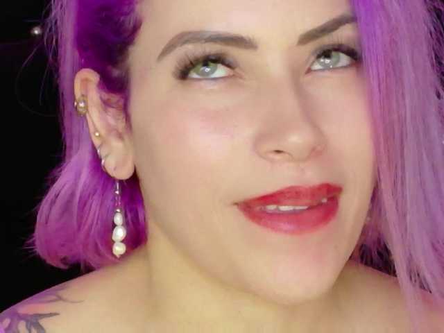 Ivypoison10's BongaCams show and profile