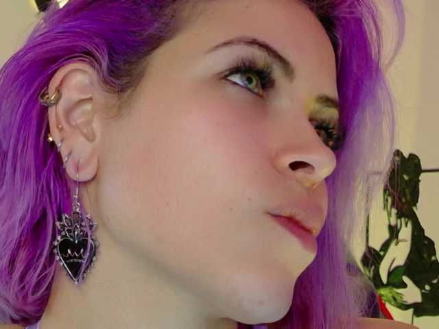 Ivypoison10 live cam on BongaCams