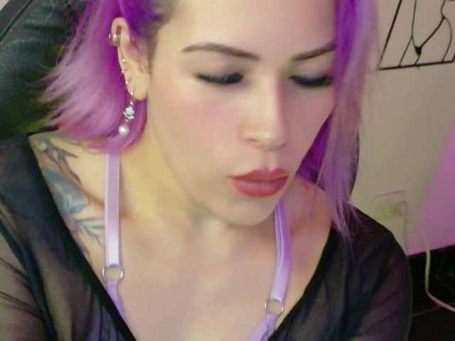 Ivypoison10 live cam on BongaCams