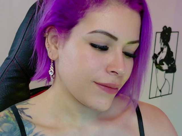 Ivypoison10 live cam on BongaCams