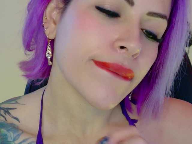 Ivypoison10 live cam on BongaCams