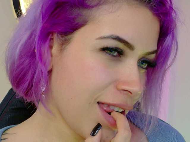 Ivypoison10 live cam on BongaCams