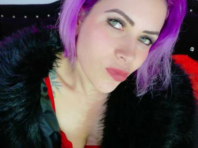 Ivypoison10 live cam on BongaCams
