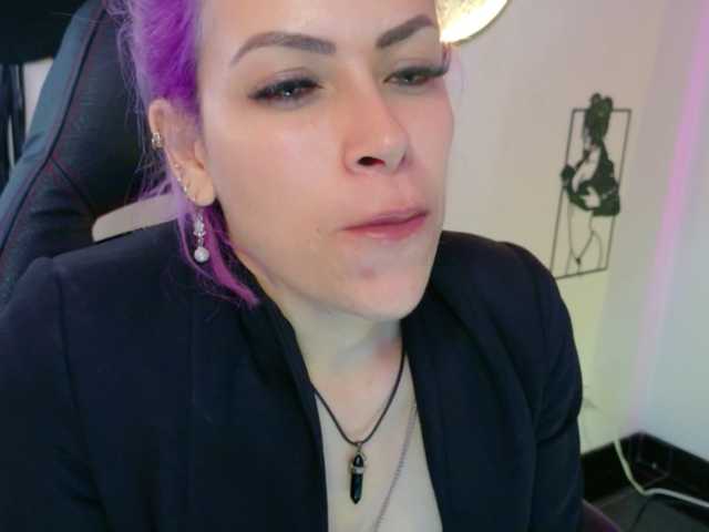 Ivypoison10 live cam on BongaCams