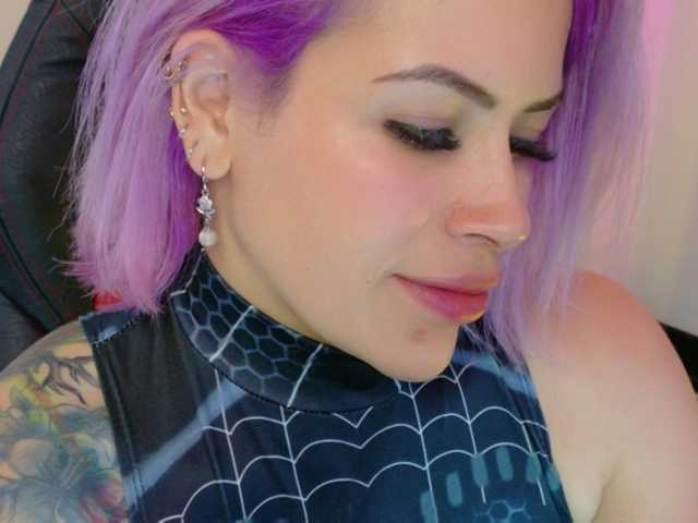 Ivypoison10 live cam on BongaCams