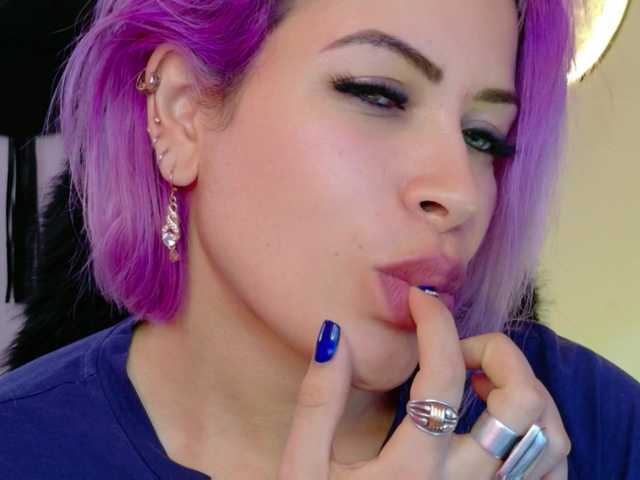 Ivypoison10 live cam on BongaCams