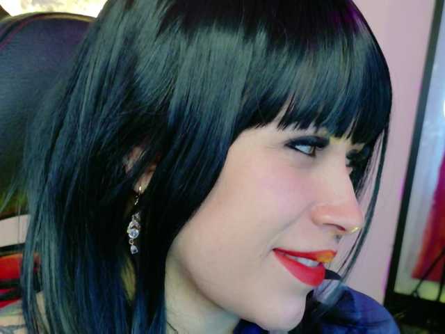 Ivypoison10 live cam on BongaCams