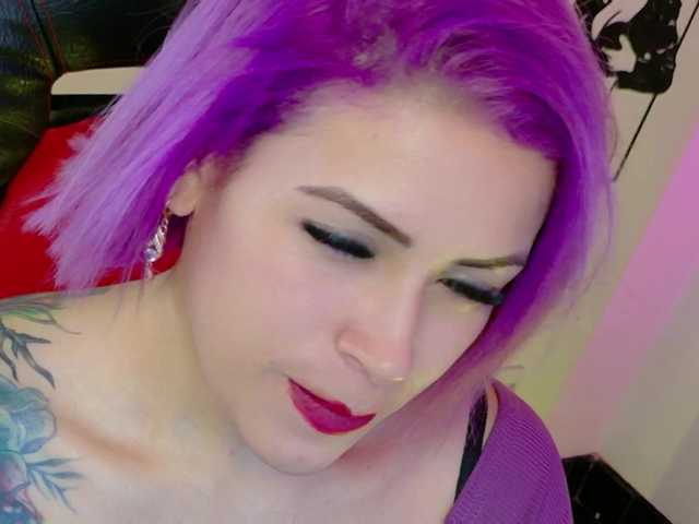 Ivypoison10 live cam on BongaCams