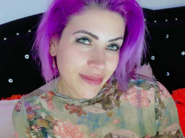 Ivypoison10 live cam on BongaCams