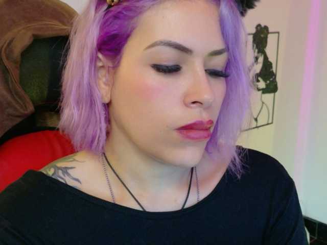 Ivypoison10 live cam on BongaCams