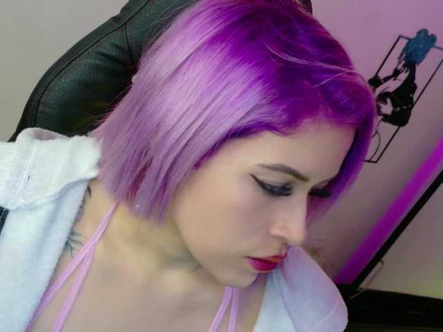 Ivypoison10's BongaCams show and profile