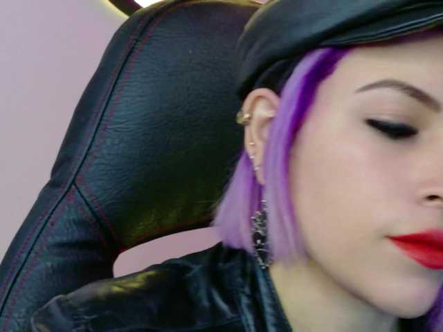 ivypoison10 cam belle