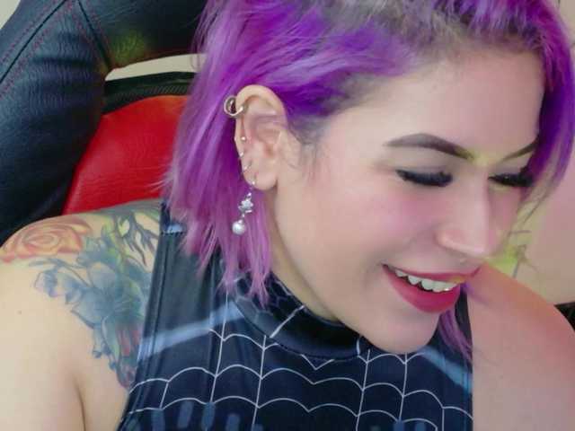 Ivypoison10 live cam on BongaCams