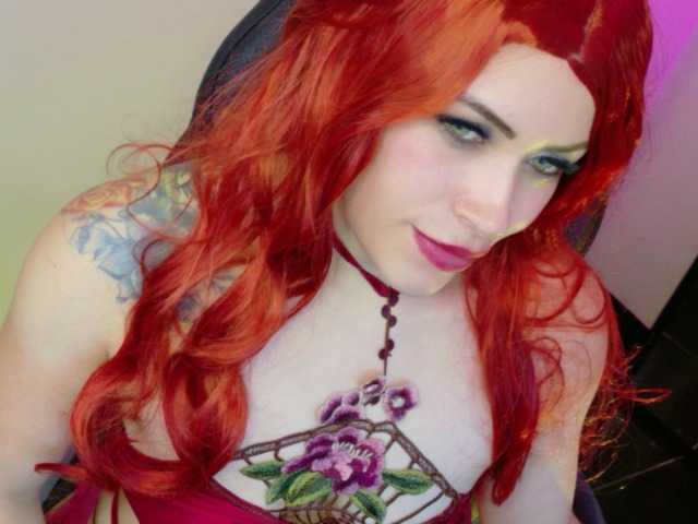 Ivypoison10 live cam on BongaCams