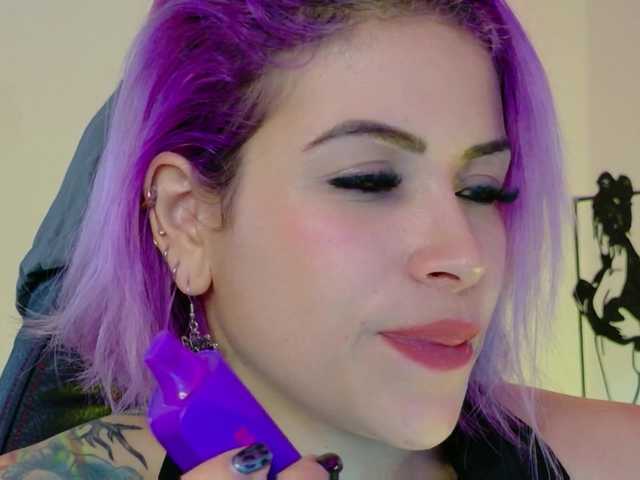 Ivypoison10 live cam on BongaCams