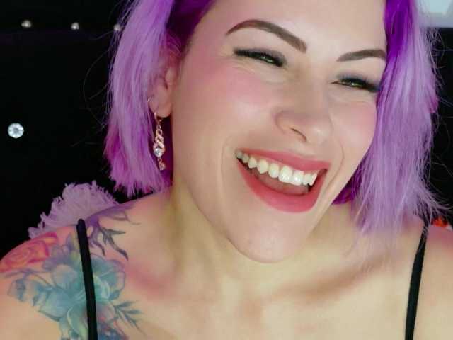 Ivypoison10 live cam on BongaCams