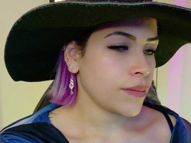 Ivypoison10 live cam on BongaCams