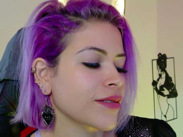 Ivypoison10 live cam on BongaCams