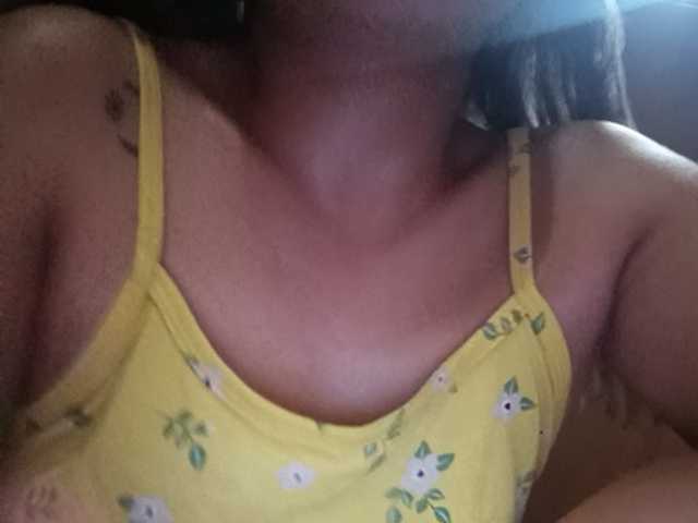 HEARTQUEEN — live female cam