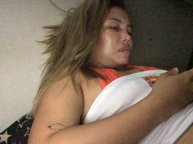 HEARTQUEEN live cam preview