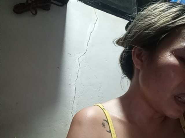 HEARTQUEEN — live female cam
