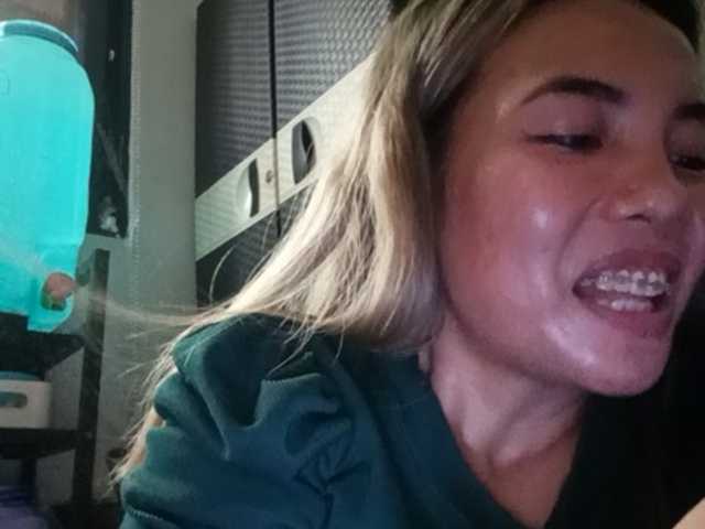 HEARTQUEEN live cam preview