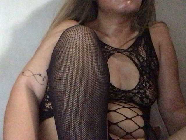 HEARTQUEEN live cam preview
