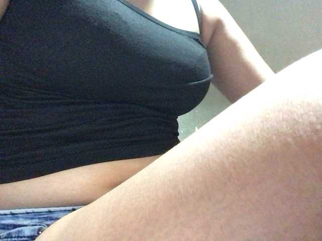HEARTQUEEN webcam bongacams model stream image