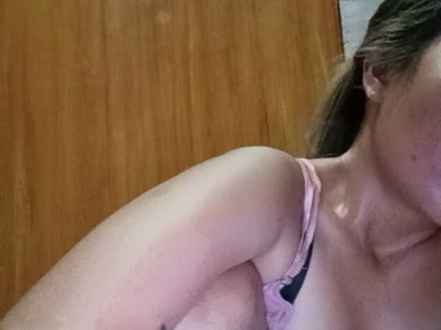 HEARTQUEEN live cam preview