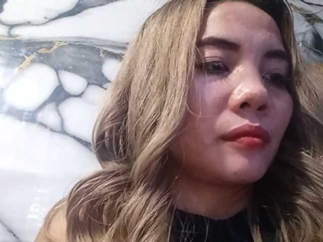 HEARTQUEEN live cam preview