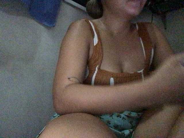 HEARTQUEEN live cam