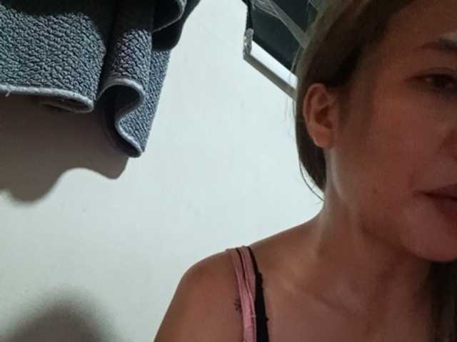 HEARTQUEEN live cam preview