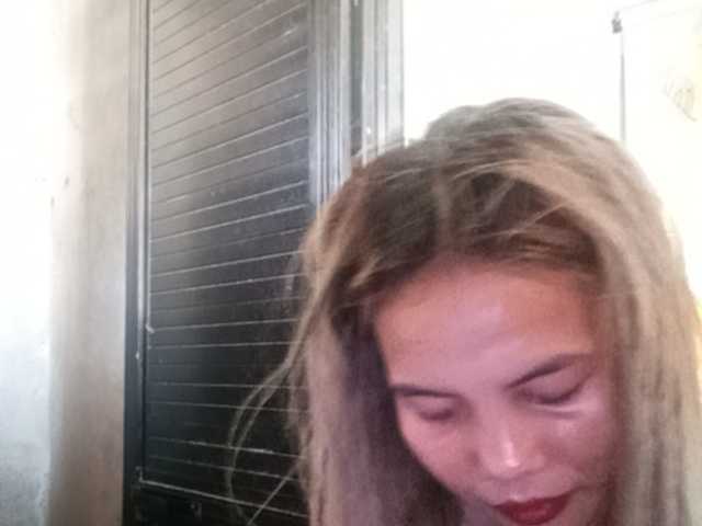 HEARTQUEEN live cam preview