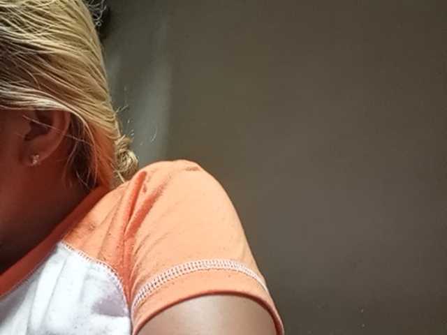 le modèle Smithsophie est en webcam porno dans un show sur le site bongacams, il possède les tags suivants: Asian,Blonde,Shaved