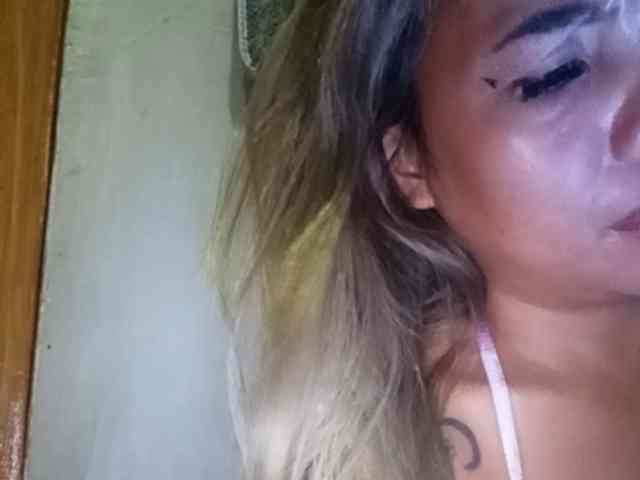 HEARTQUEEN webcam