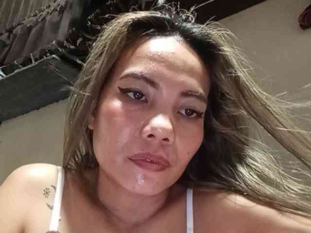HEARTQUEEN webcam