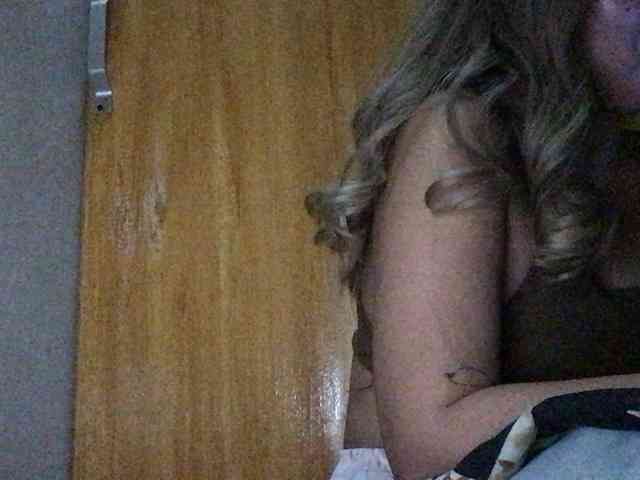 HEARTQUEEN webcam