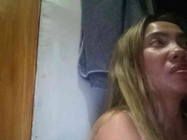 HEARTQUEEN webcam