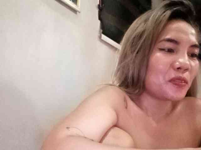 HEARTQUEEN webcam