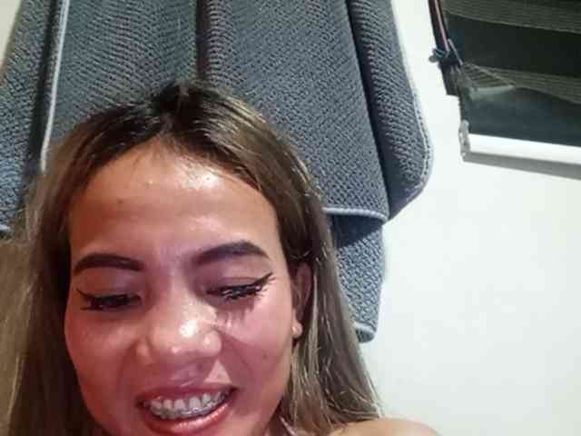HEARTQUEEN webcam