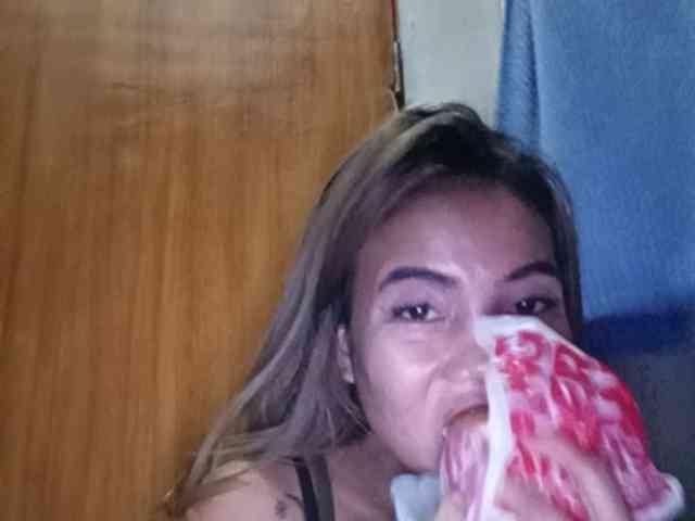 HEARTQUEEN webcam