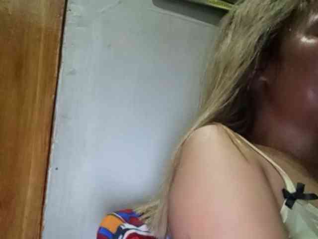 HEARTQUEEN webcam