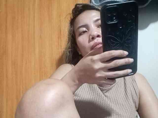HEARTQUEEN webcam