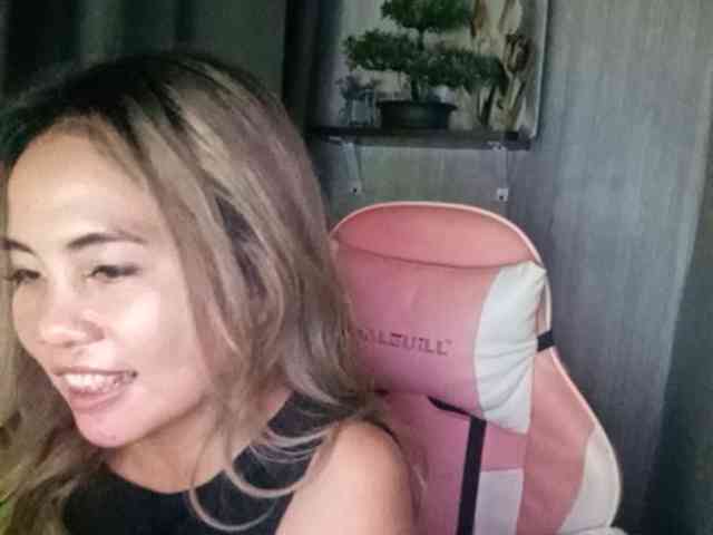 HEARTQUEEN webcam