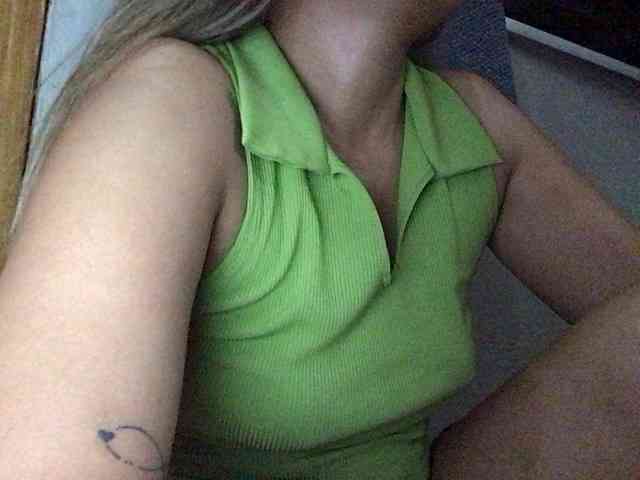 HEARTQUEEN webcam